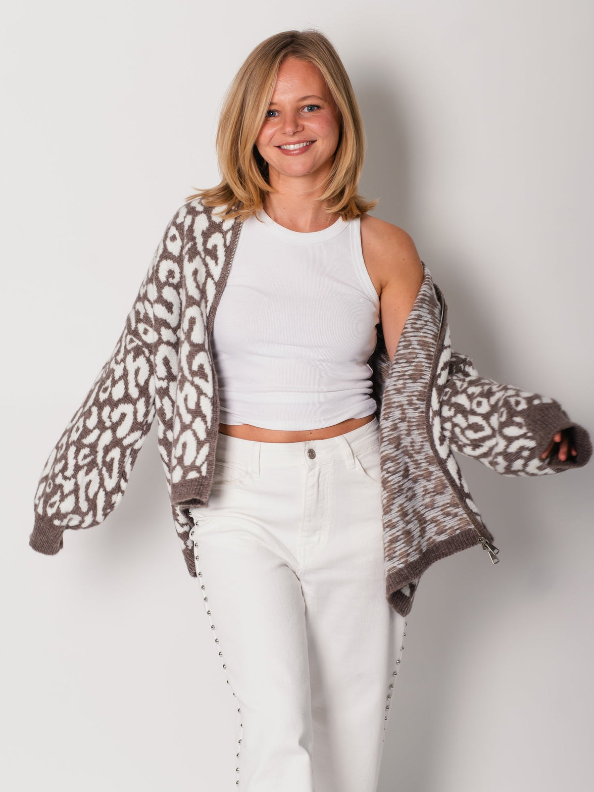 Leo Oversize Zipper Strickjacke -  Leo/Coffee/Weiß